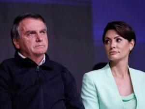 BOLSONARO SEGUE NA UTI, MAS APRESENTA MELHORA E ANIMA APOIADORES
