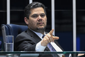 Alcolumbre quer indicar Pacheco ao TCU sem sabatina e com aprovação em plenário até quarta