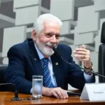 Jaques Wagner diz que aproximação de ACM Neto com Flávio Bolsonaro pode favorecer grupo de Lula na Bahia